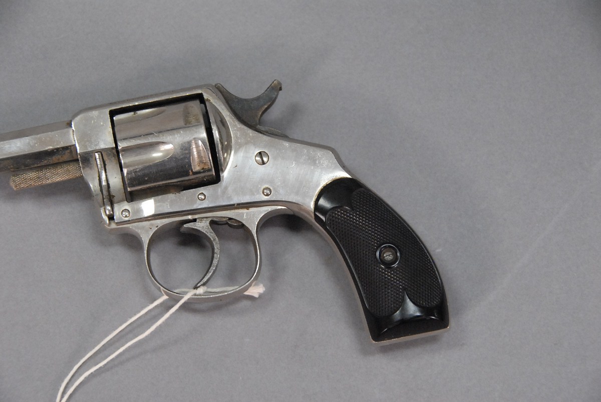 Lot 144: Hopkins & Allen XL double action pistol, .32 - Nadeau's Auction  Gallery