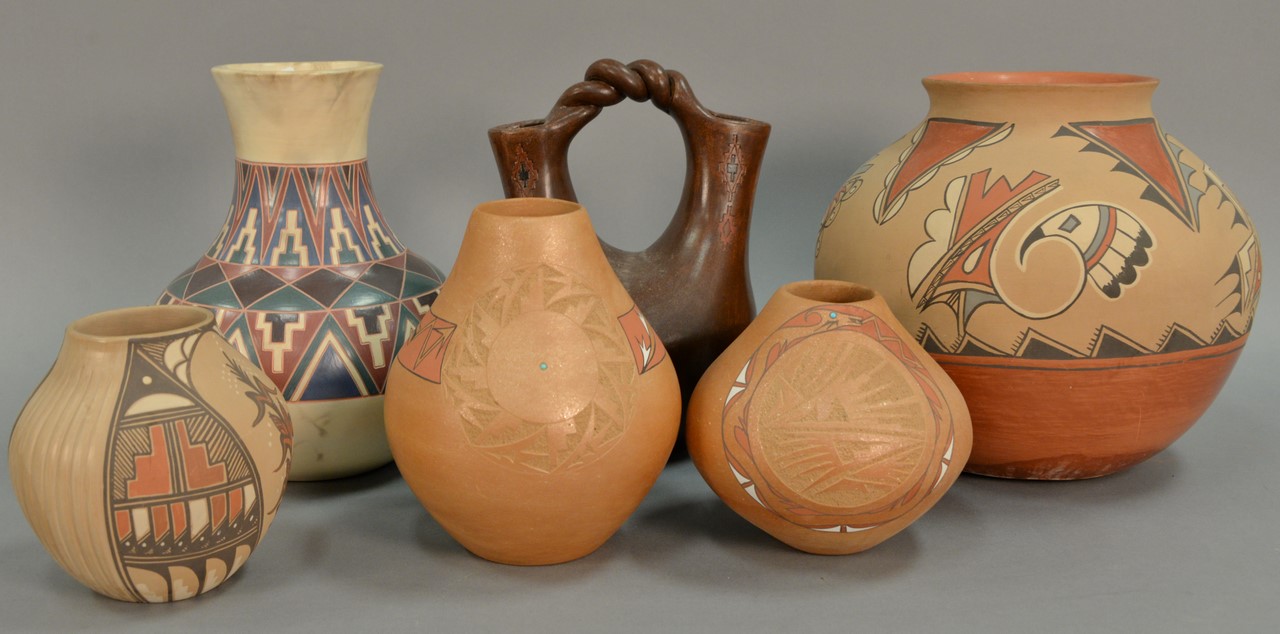 Lot 260: Group of six pottery pots, Lorraine William Navajo